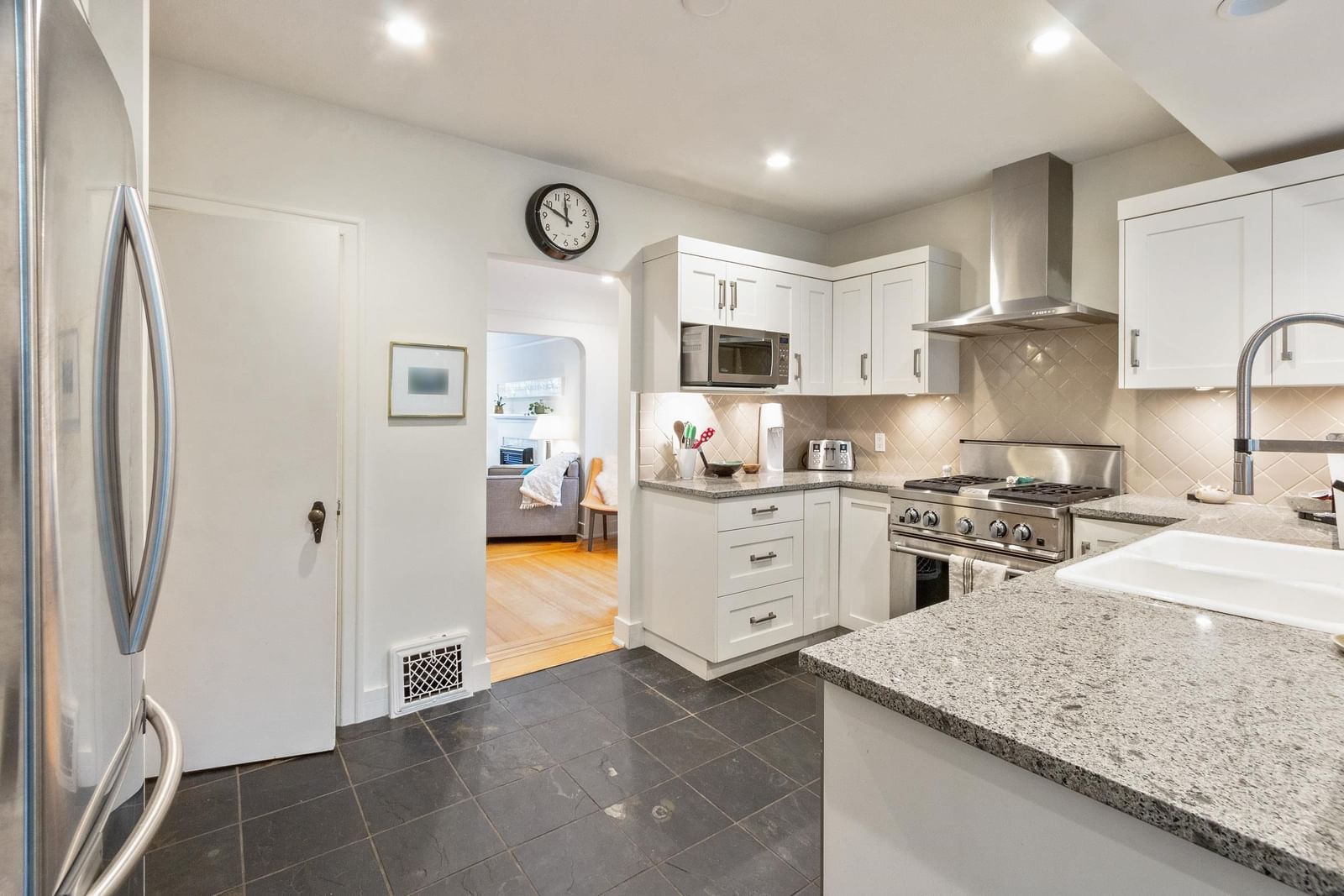 Listing Image 9