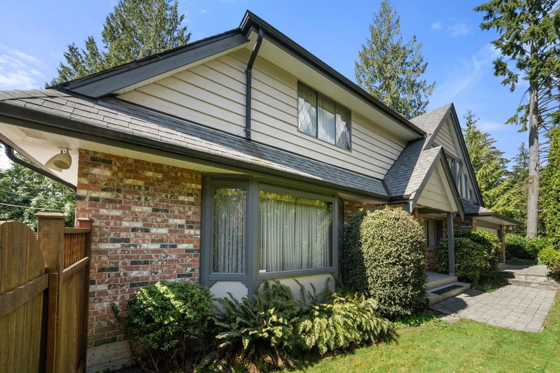 4877 Cedarcrest Avenue, North Vancouver, V7R 3R6 | Image 2