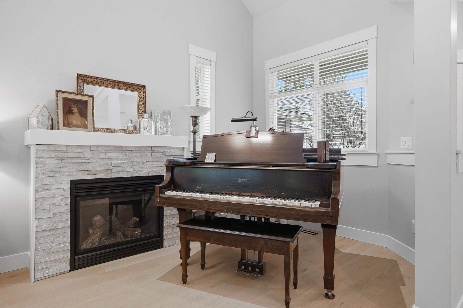 Listing Image 5