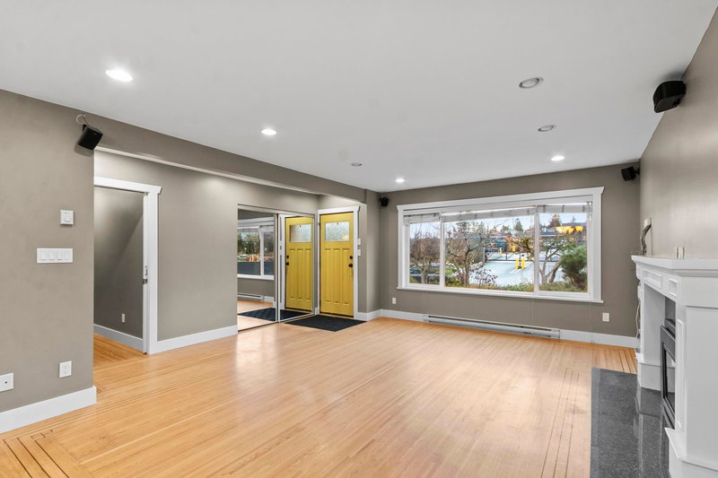 5745 Laurel Street, Burnaby, V5G 1N4 | Image 2