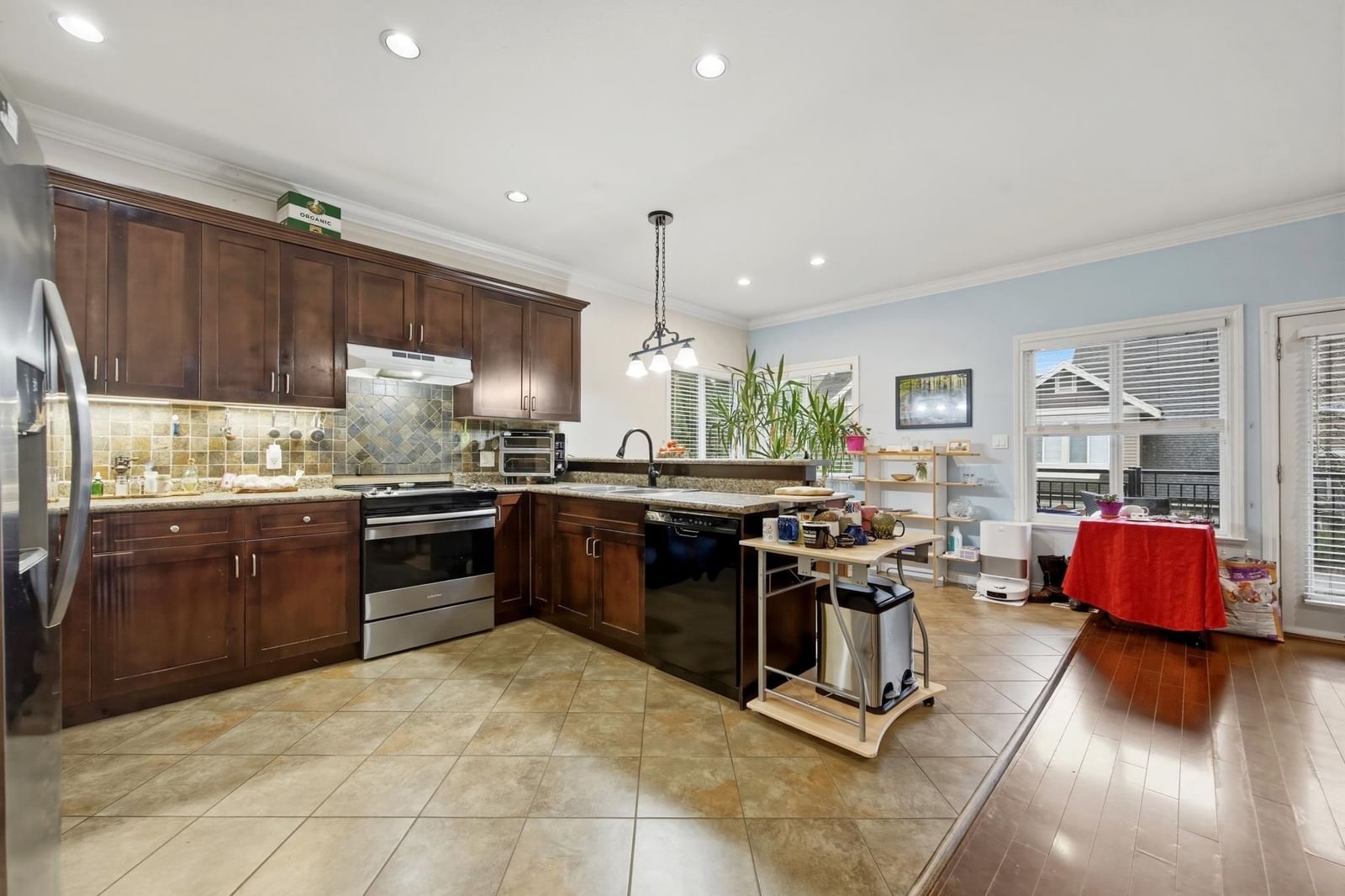 Listing Image 9