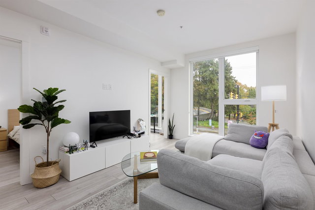 204 - 979 19th Avenue E