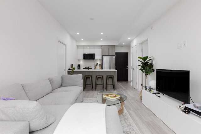 204 - 979 19th Avenue E