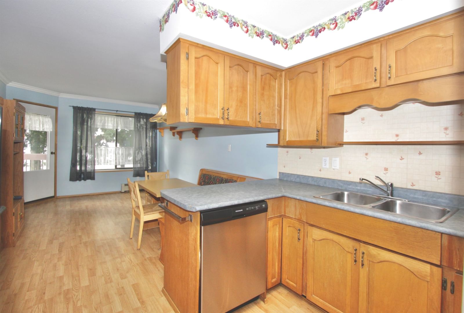 Listing Image 10