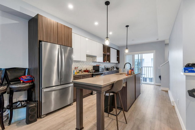 10 - 2505 Ware Street