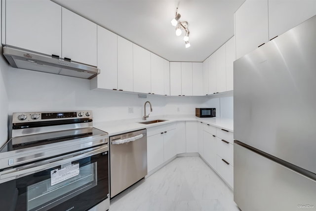 208 - 1190 Pacific Street