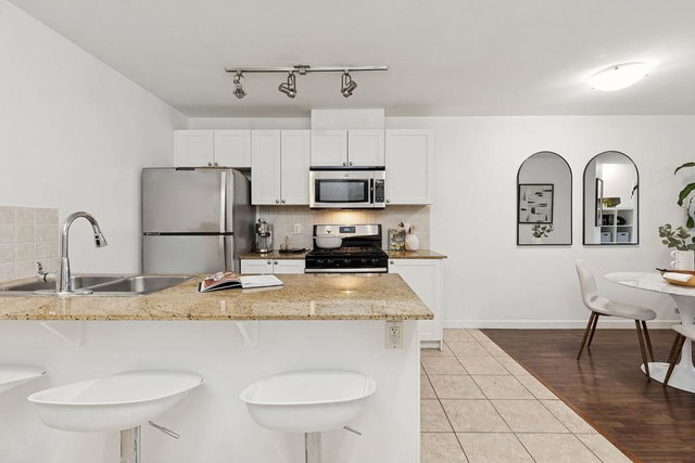 306 - 2636 Hastings Street E