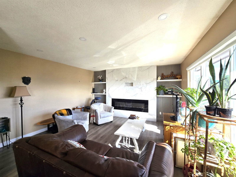 35361 Rockwell Drive, Abbotsford, V3G 2C9 | Image 2