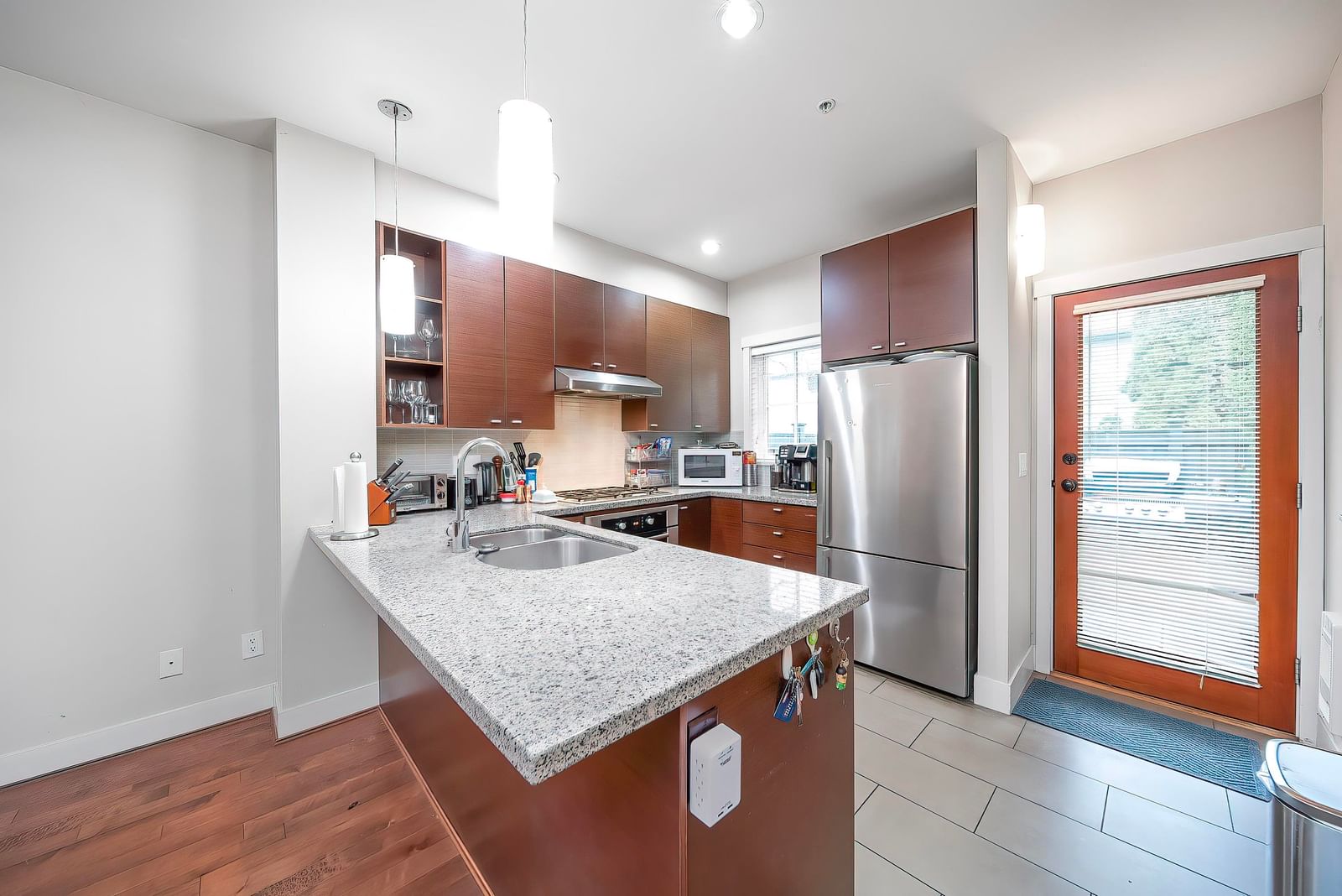 Listing Image 11