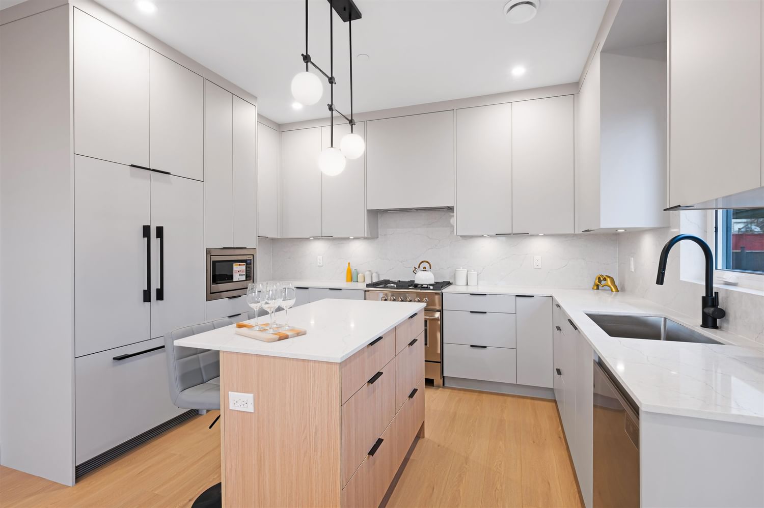 Listing Image 12