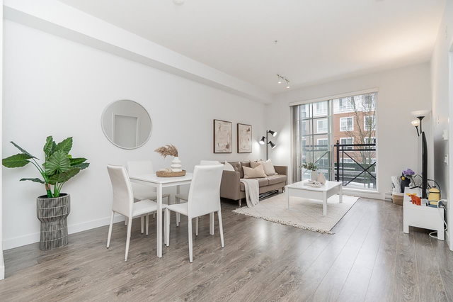 213 - 618 Como Lake Avenue