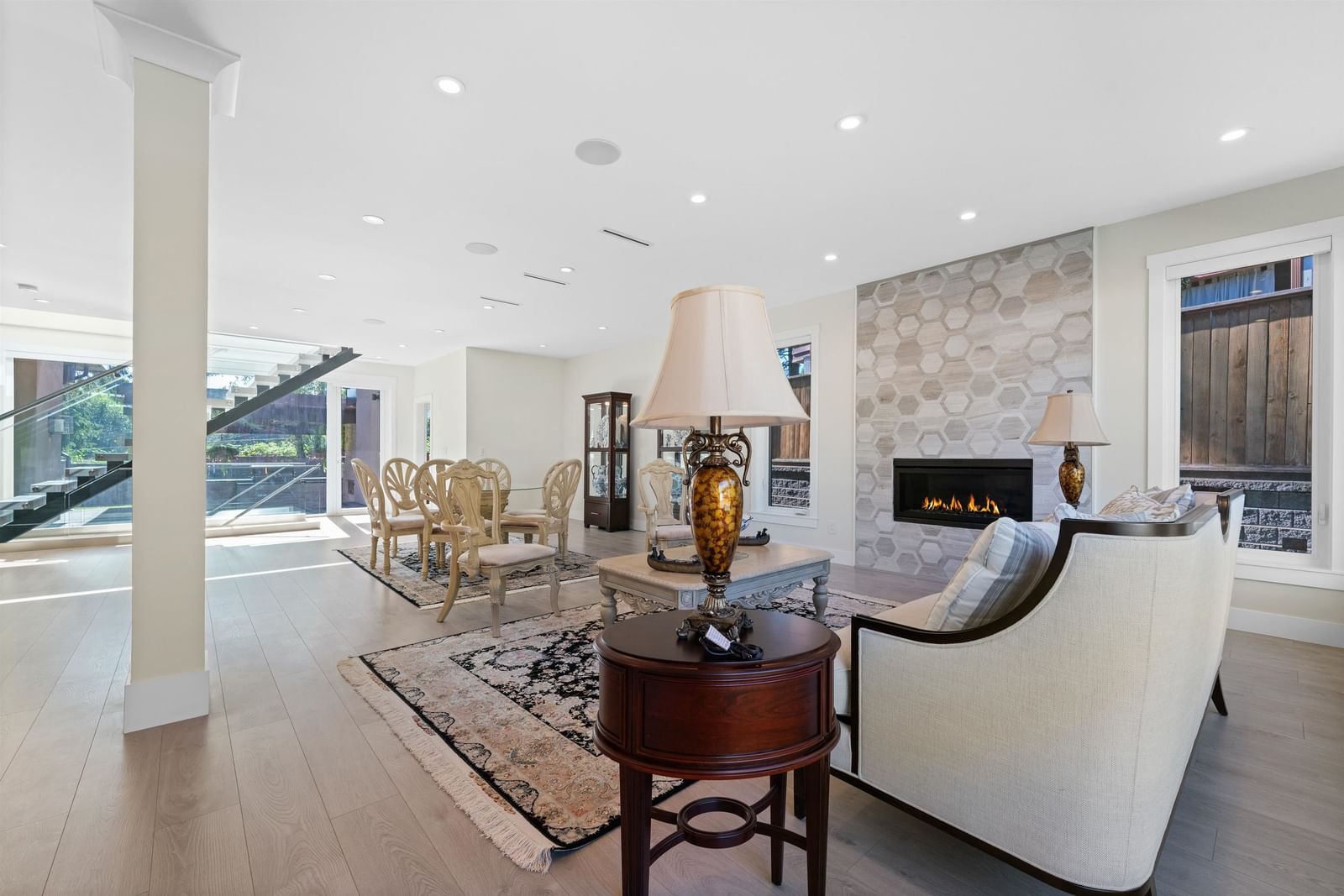 Listing Image 12