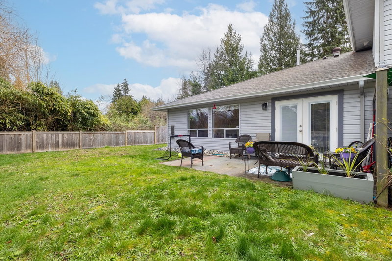 1 - 5706 Ebbtide Street, Sechelt, V7Z 0J4 | Image 3