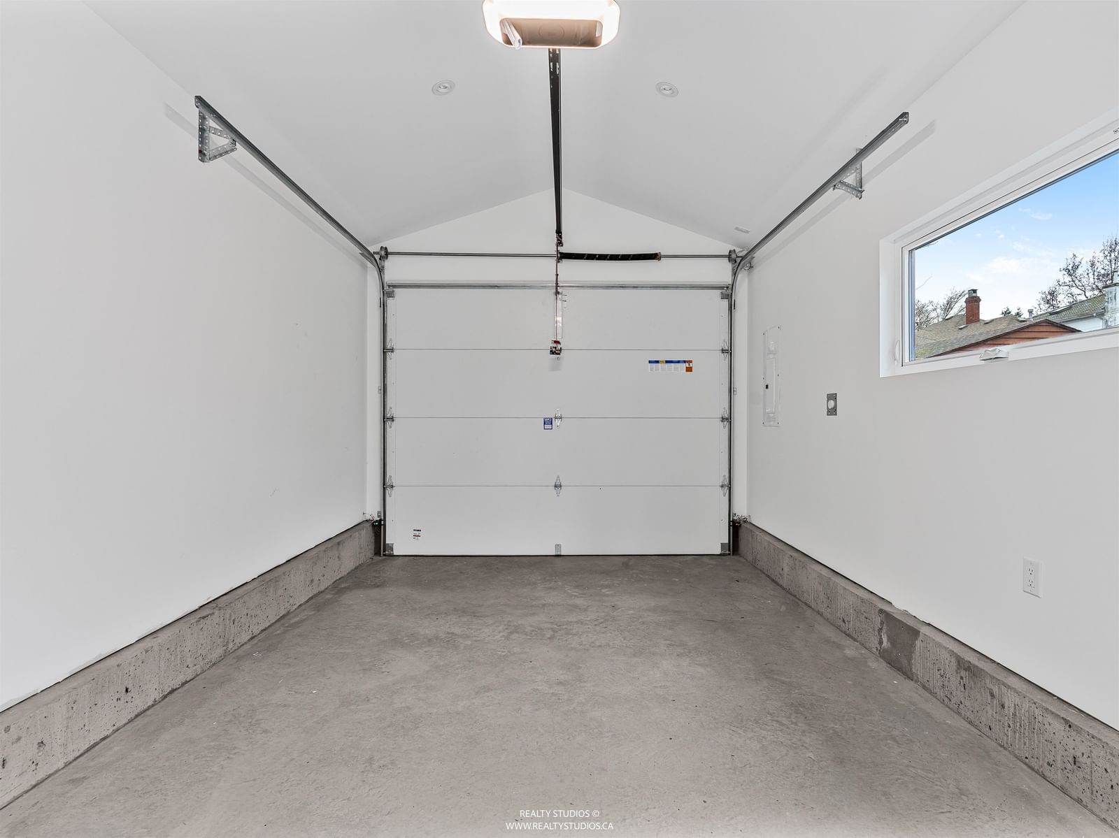 Listing Image 36