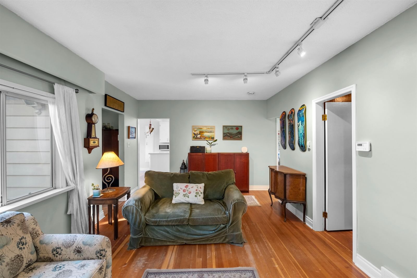 Listing Image 6