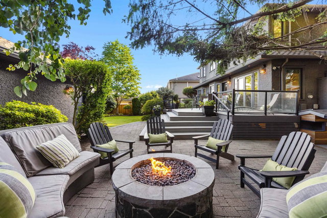 2318 Oliver Crescent