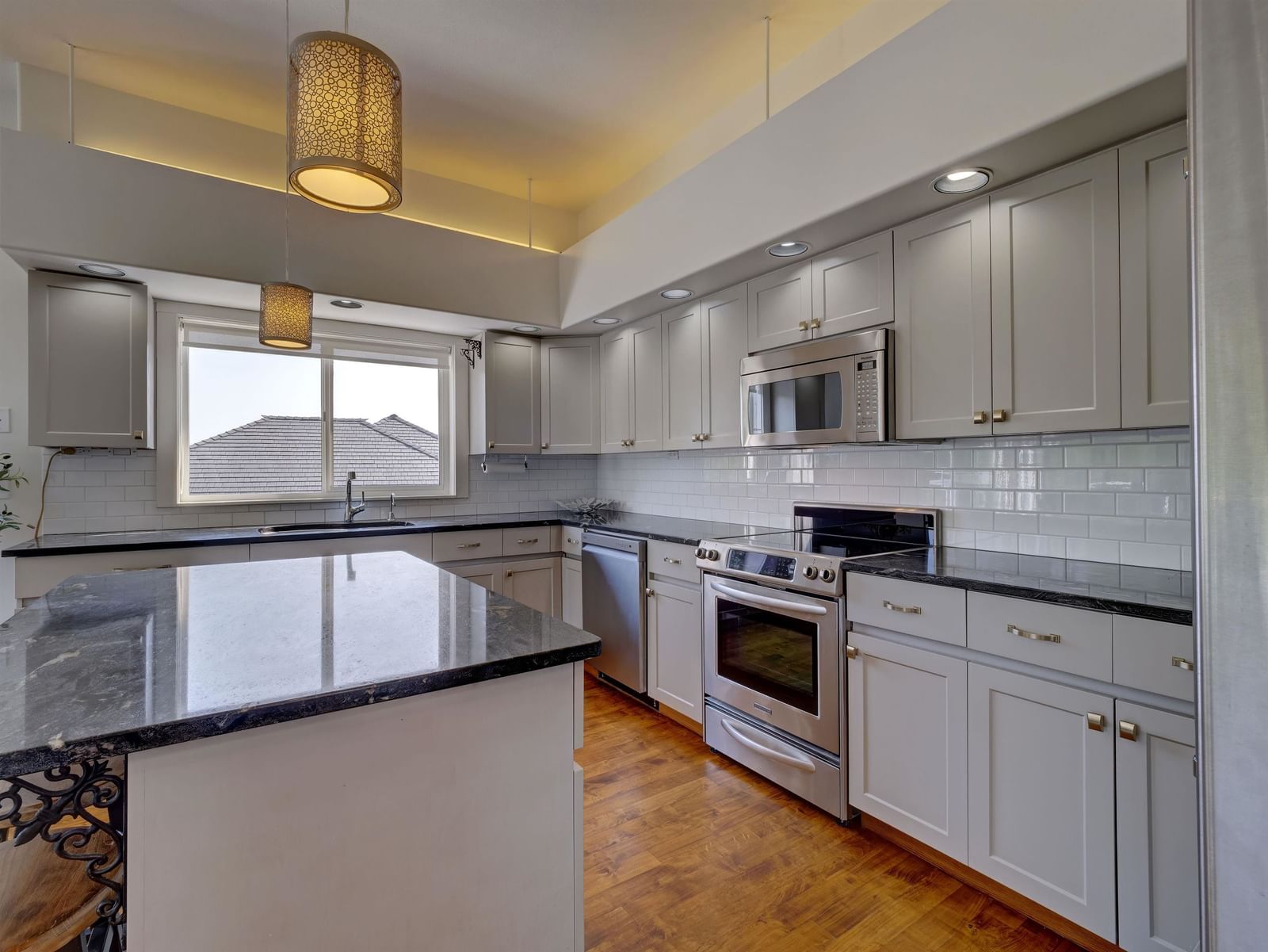 Listing Image 11