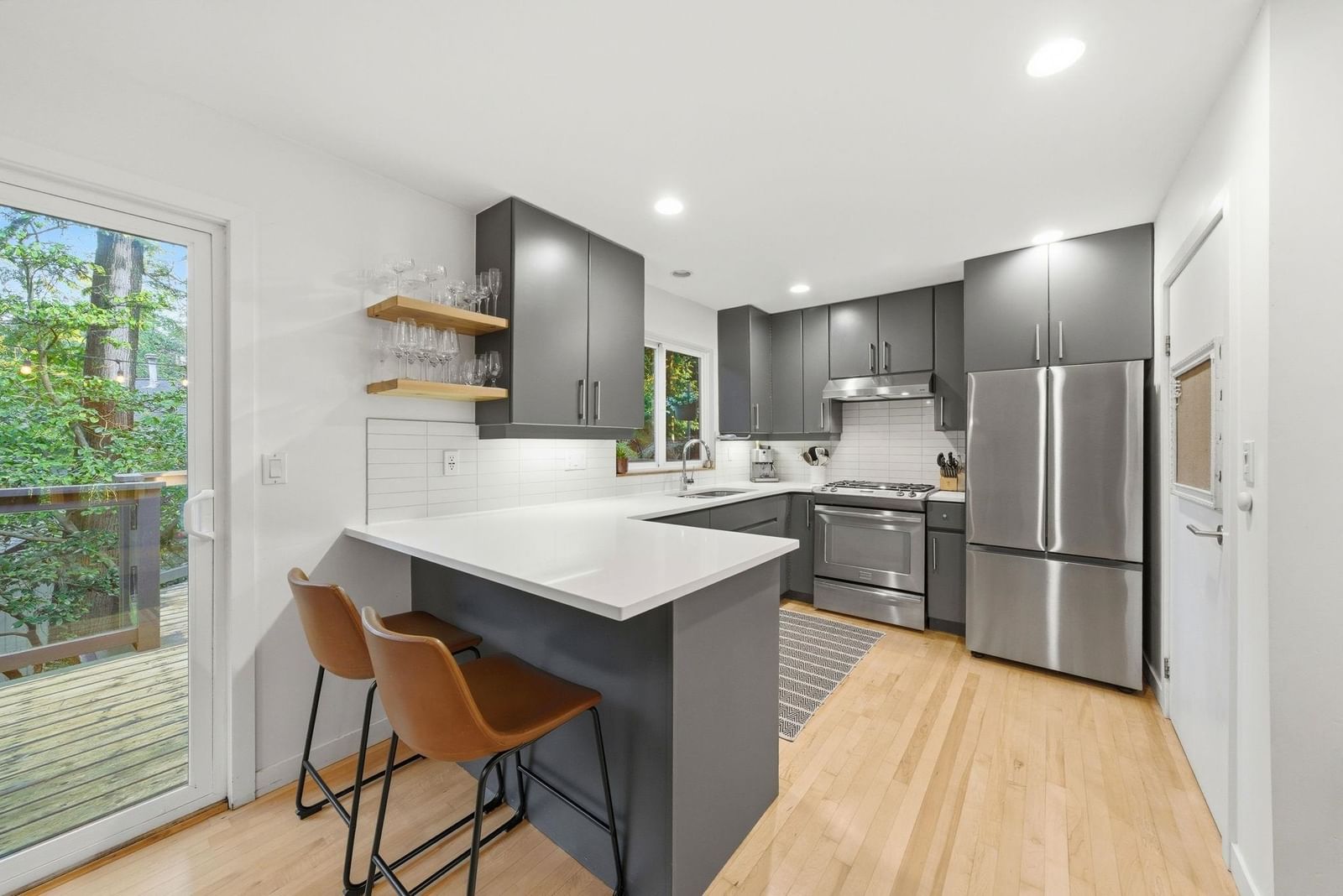 Listing Image 9