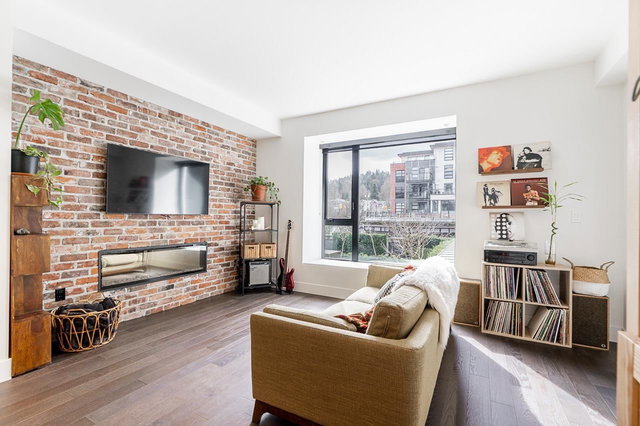 311 - 83 Moody Street