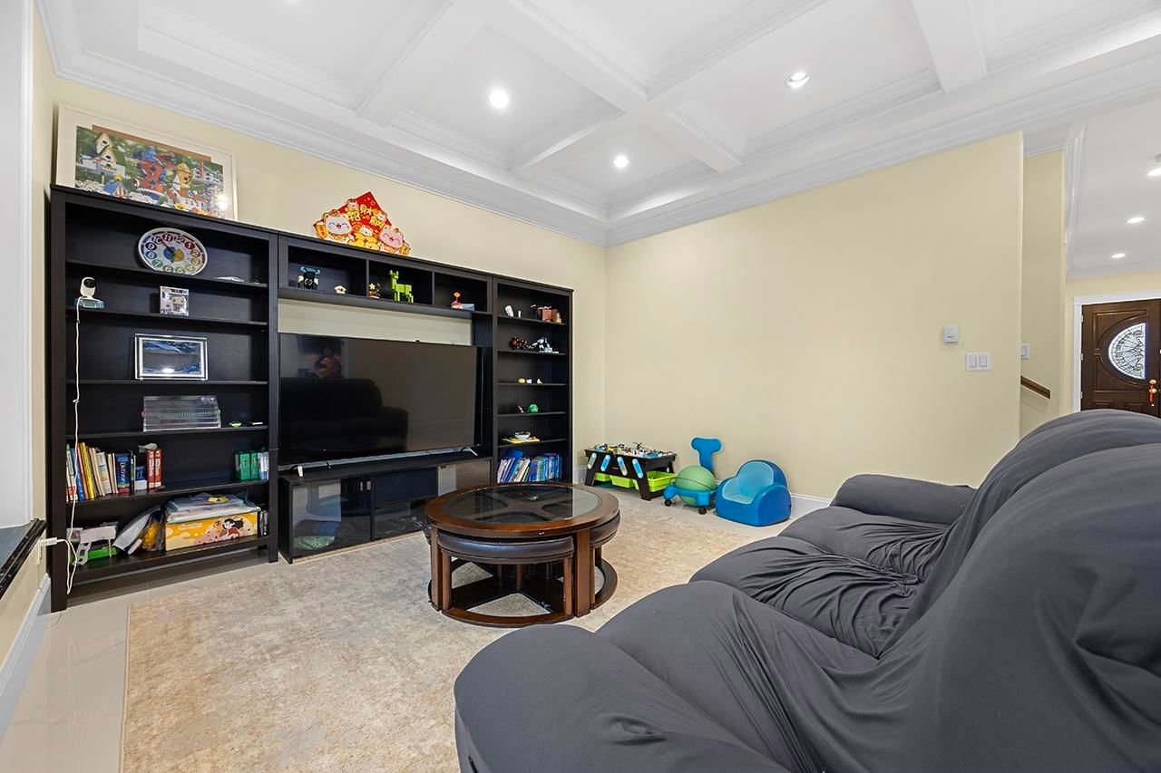 Listing Image 8