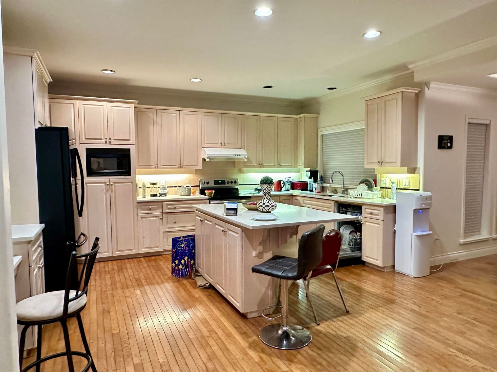 Listing Image 16