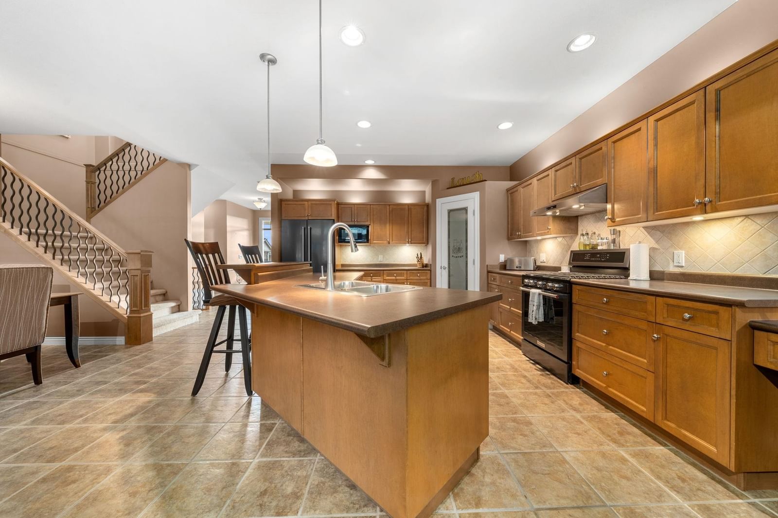 Listing Image 12