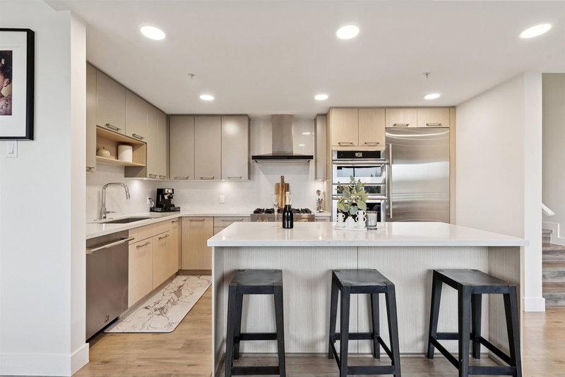 501 - 14022 North Bluff Road, White Rock, V4B 3C3 | Image 2