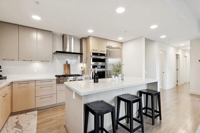 501 - 14022 North Bluff Road, White Rock, V4B 3C3 | Image 3