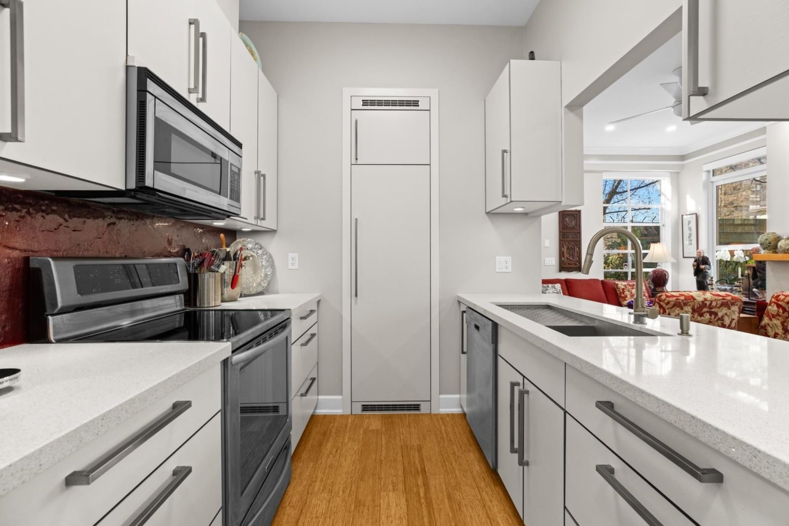 Listing Image 11