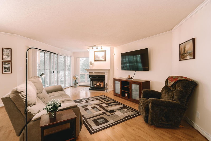 301 - 1230 Quayside Drive, New Westminster, V3M 6H1 | Image 2