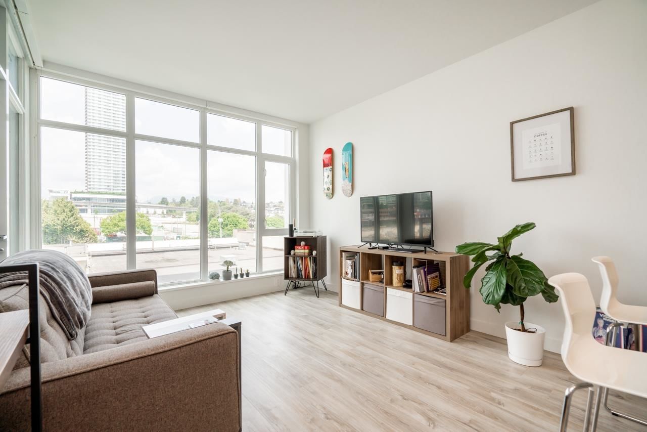 Listing Image 12