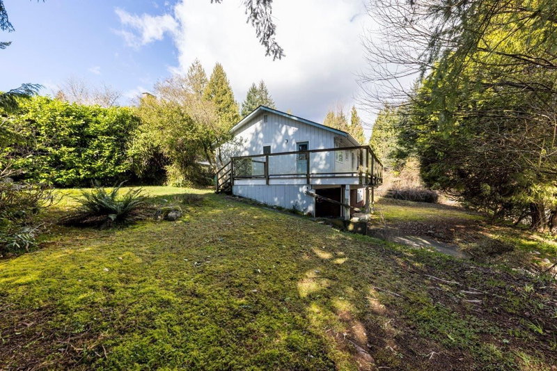 981 Friar Crescent, North Vancouver, V7G 1M8 | Image 2