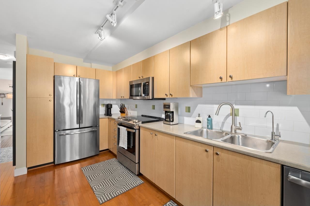 Listing Image 11
