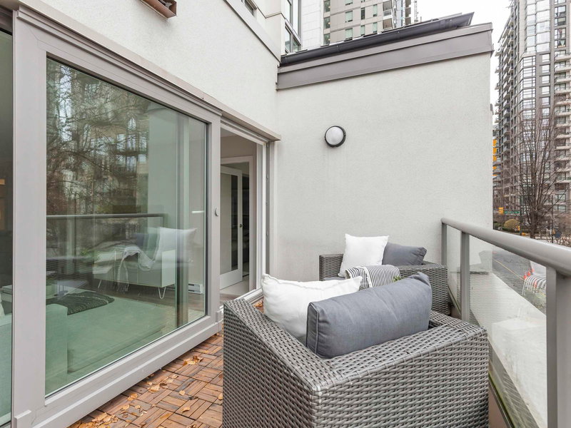 302 - 1323 Homer Street, Vancouver, V6B 5T1 | Image 3