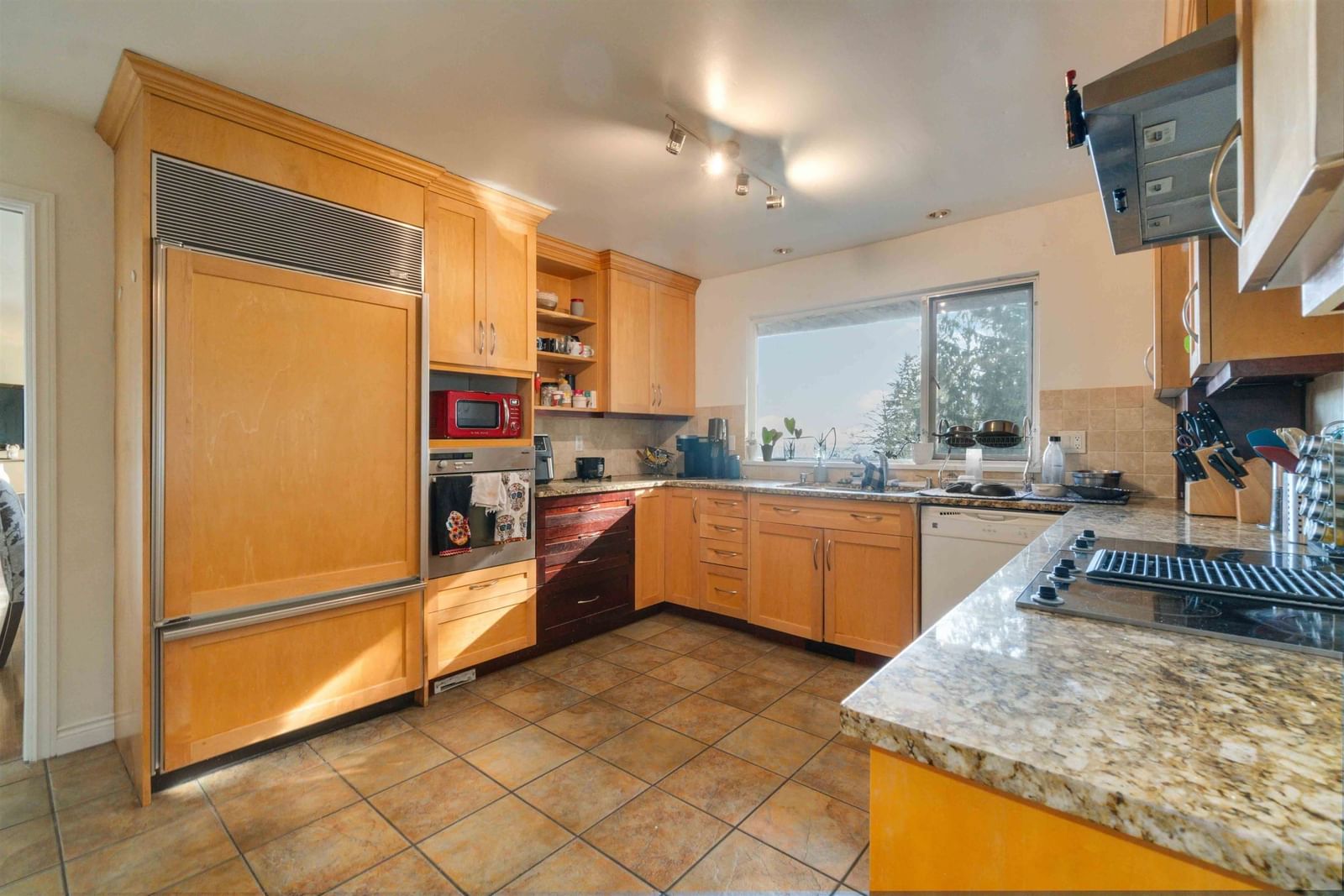 Listing Image 6