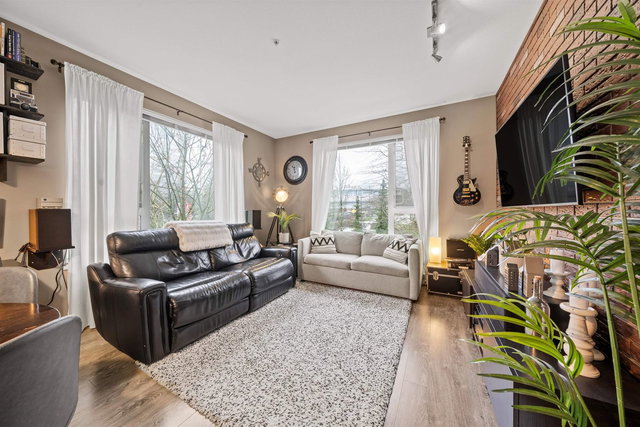 516 - 9250 University High Street