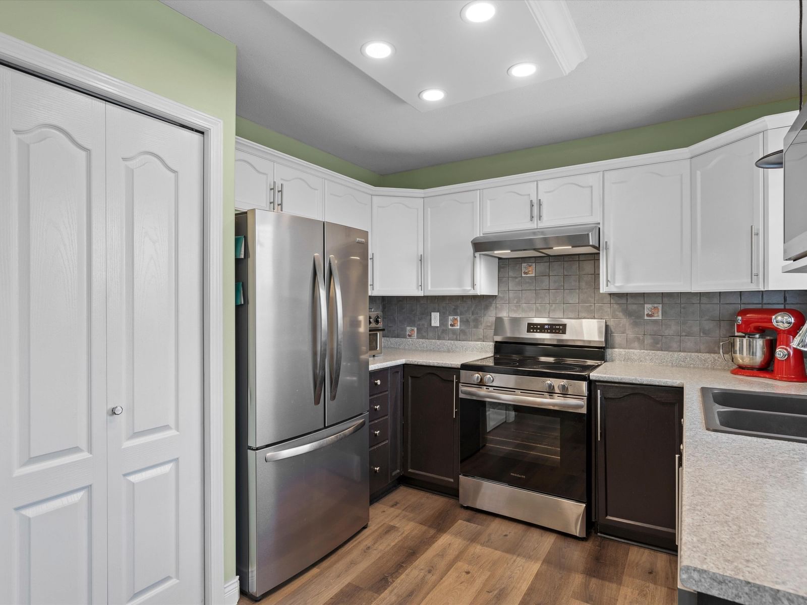 Listing Image 10