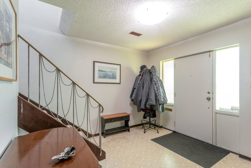 5827 Clinton Street, Burnaby, V5J 2M4 | Image 2