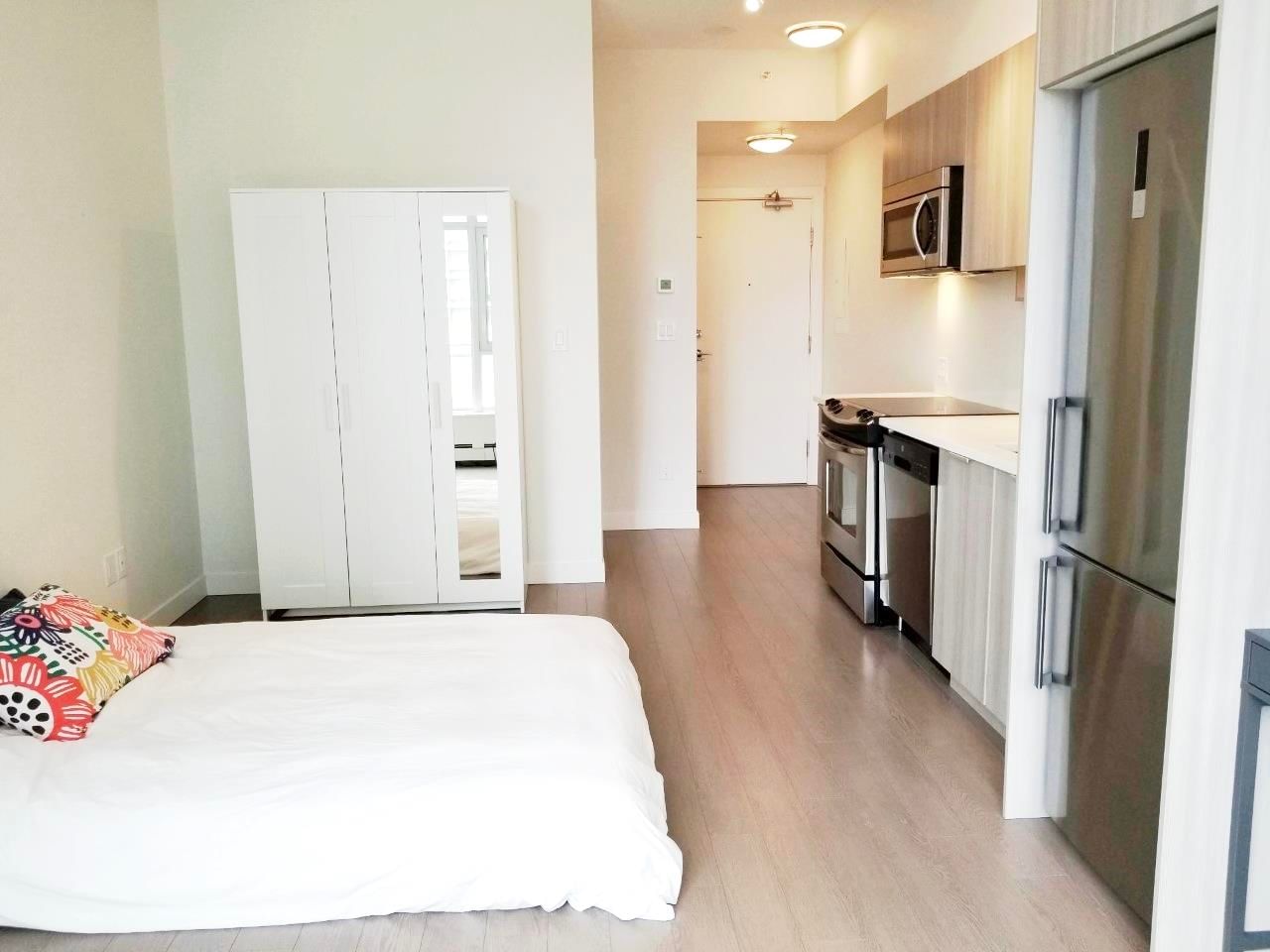 Listing Image 10