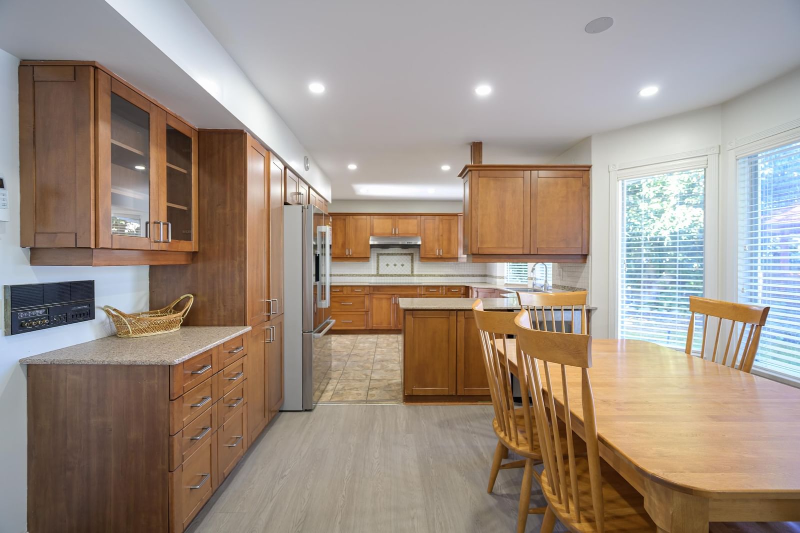Listing Image 9