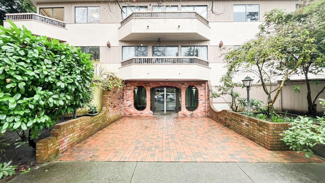 305 - 2190 8th Avenue W