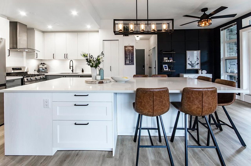 102 - 3602 Aldercrest Drive, North Vancouver, V7G 0A2 | Image 2