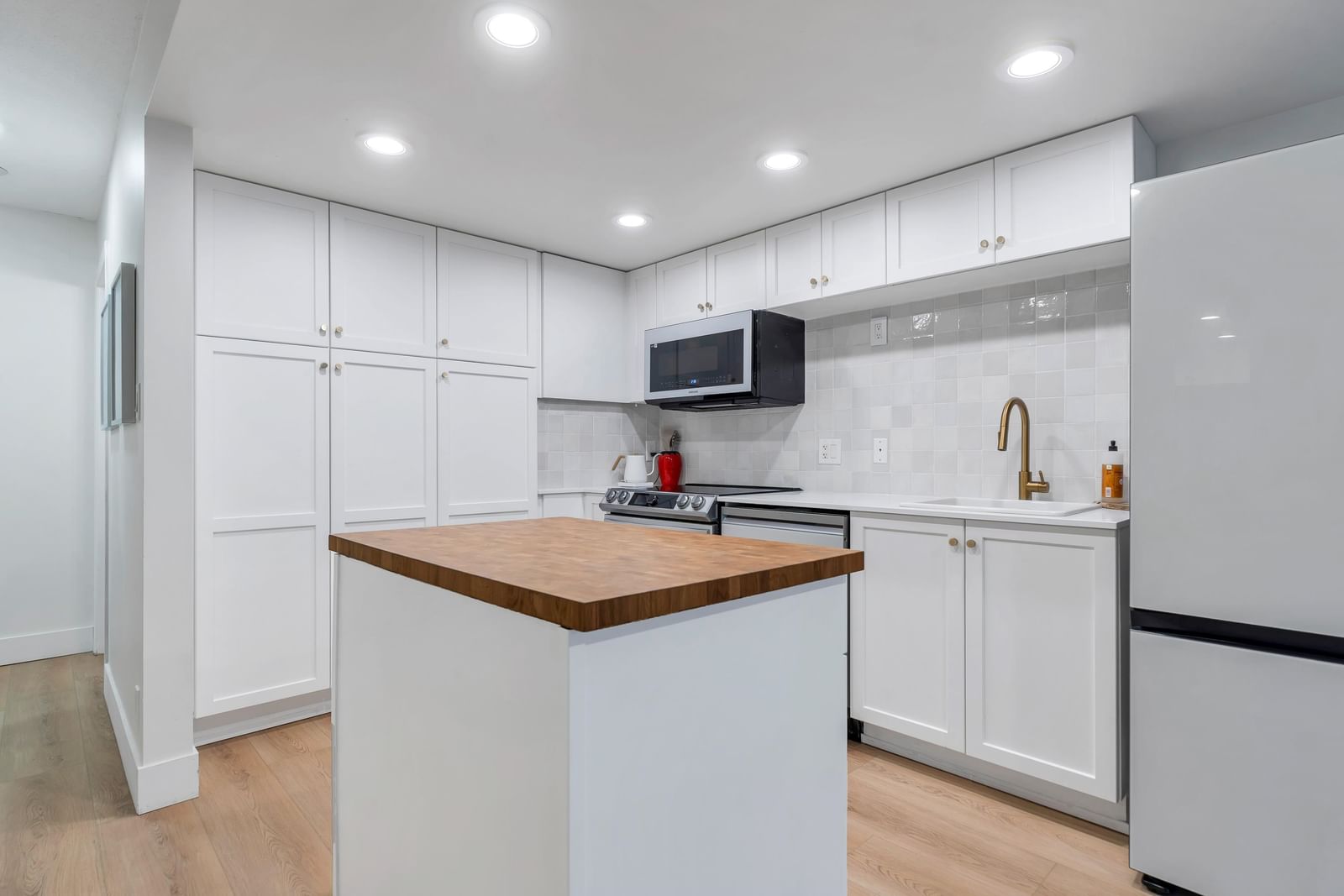 Listing Image 14