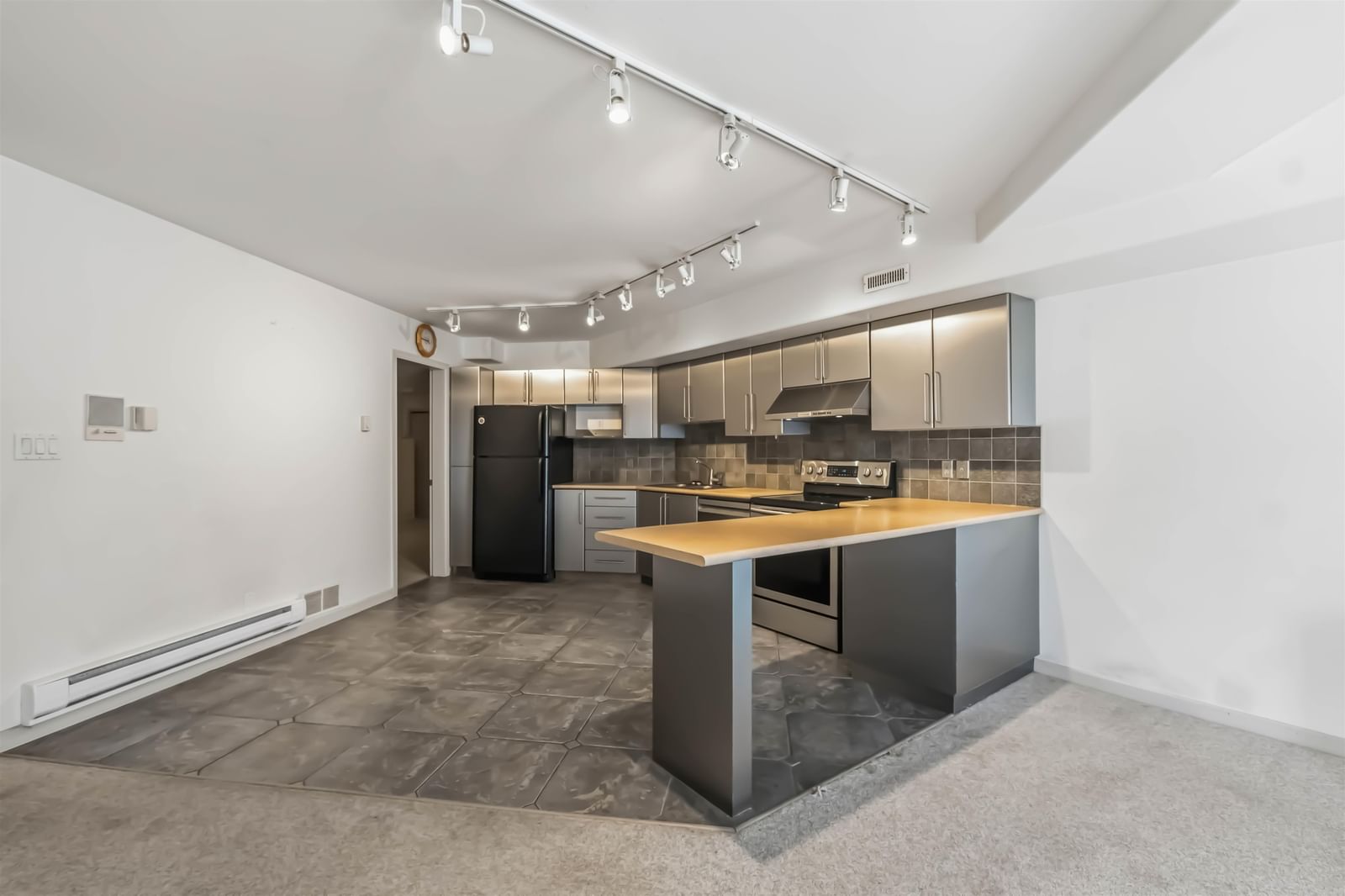 Listing Image 23