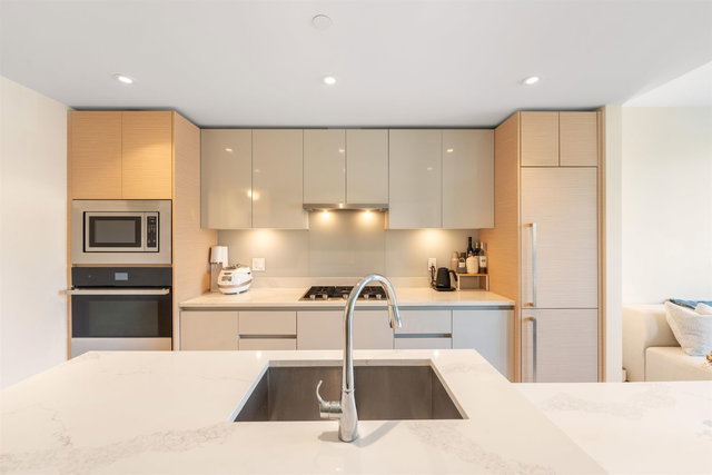 411 - 3538 Sawmill Crescent