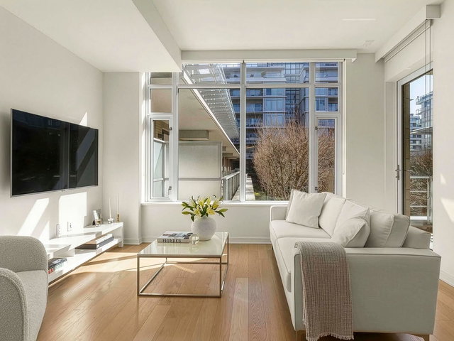 407 - 77 Walter Hardwick Avenue