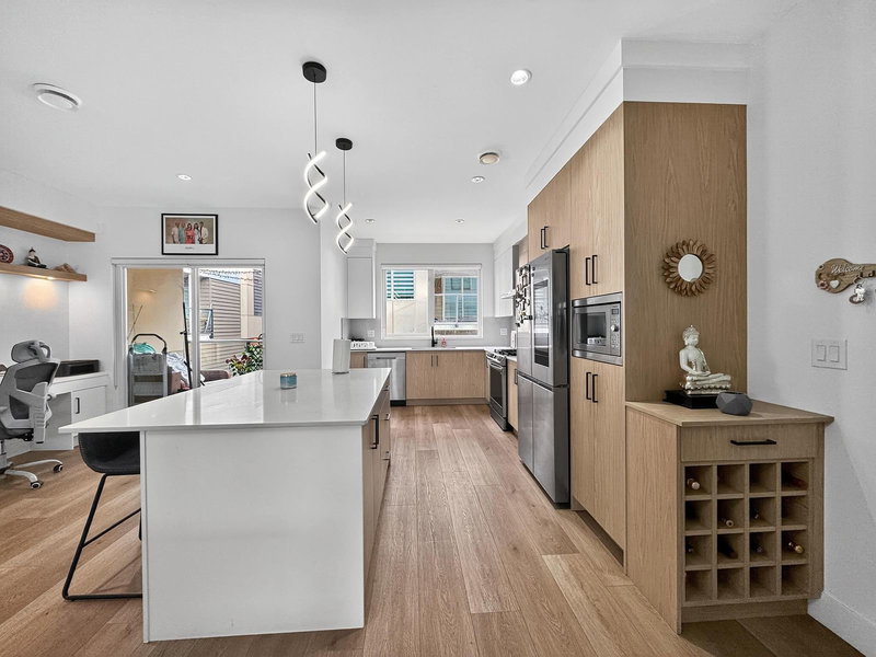 30 - 12585 104a Avenue, Surrey, V3V 0G7 | Image 3