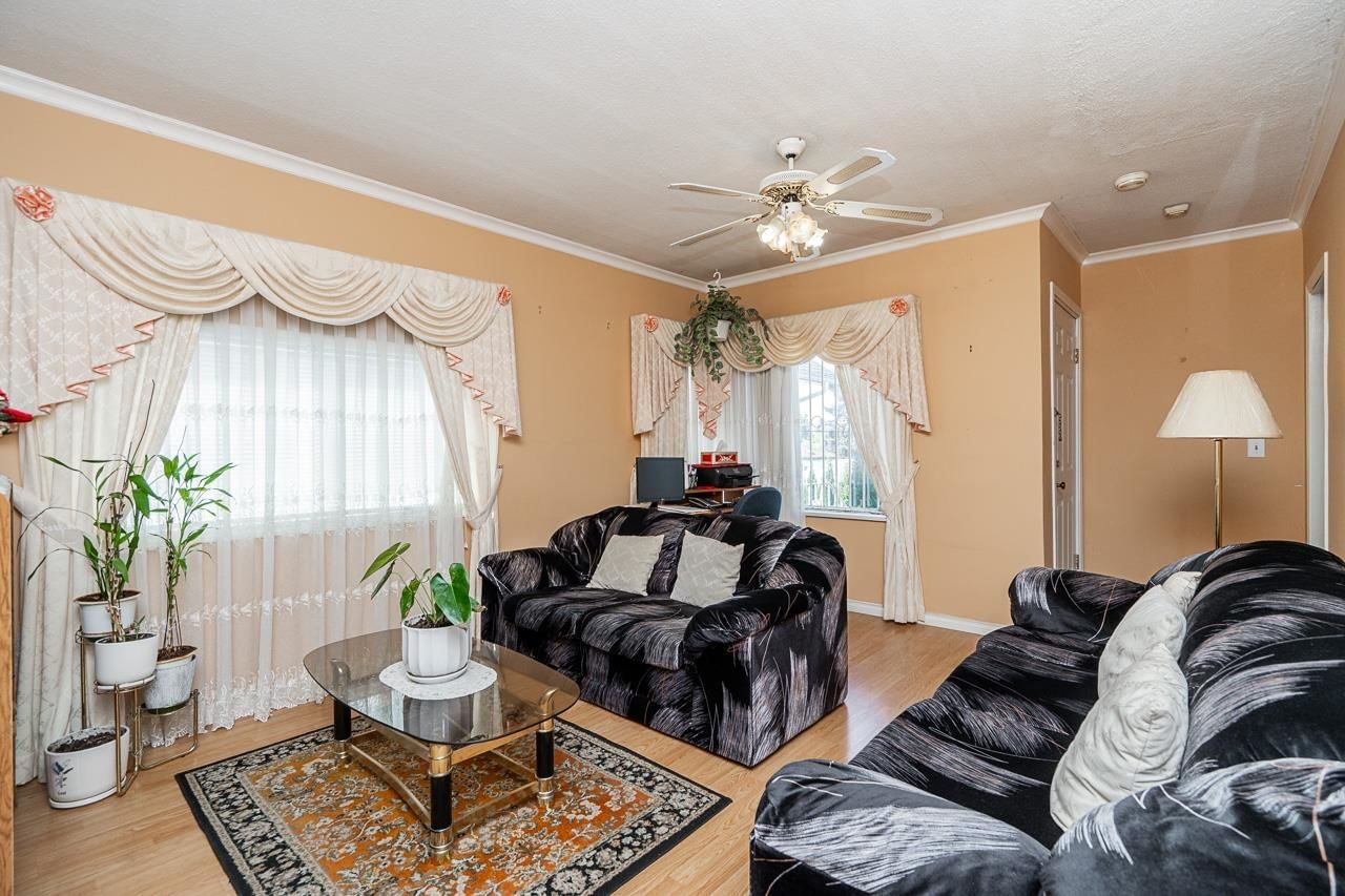Listing Image 5