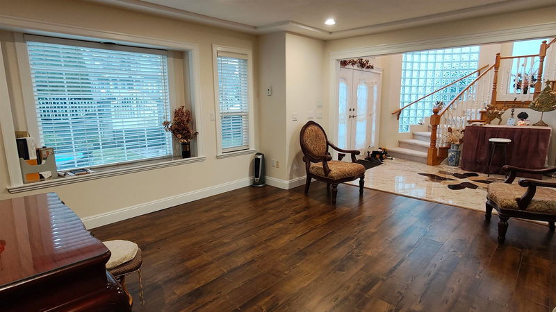 8675 Armstrong Avenue, Burnaby, V3N 2H4 | Image 3