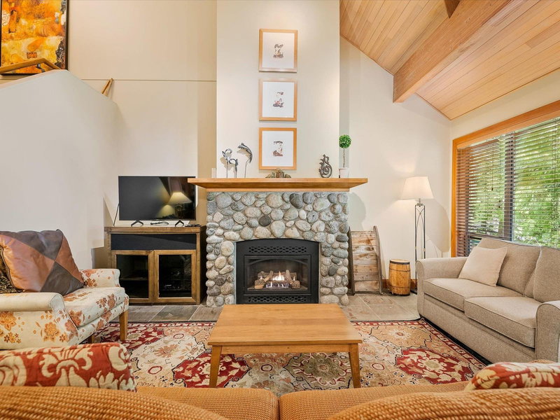 A/B - 4747 Settebello Drive, Whistler, V8E 0Z4 | Image 3